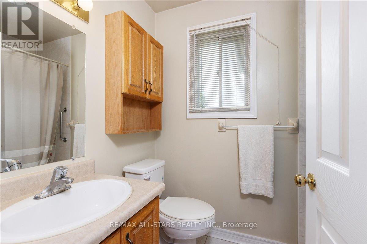 16 Iveagh Drive, Georgina (Keswick North), Ontario  L4P 3X1 - Photo 20 - N12370457