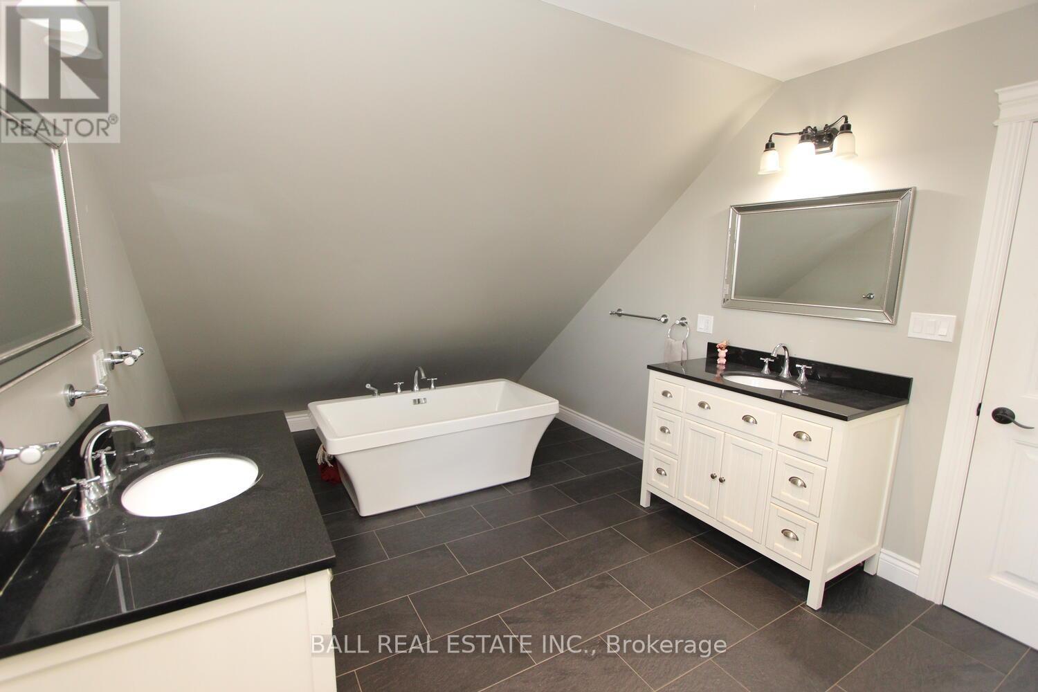 1185 Killarney Bay Road, Kawartha Lakes, Ontario  K0M 1G0 - Photo 27 - X12370520