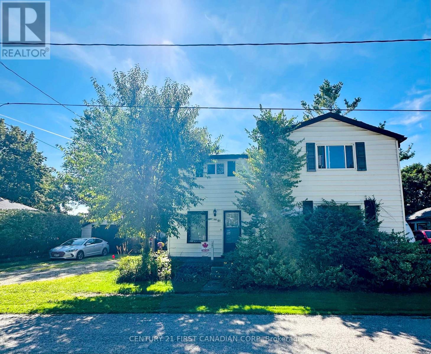 242 Victoria Street, Central Elgin, Ontario  N0L 1B0 - Photo 1 - X12370475