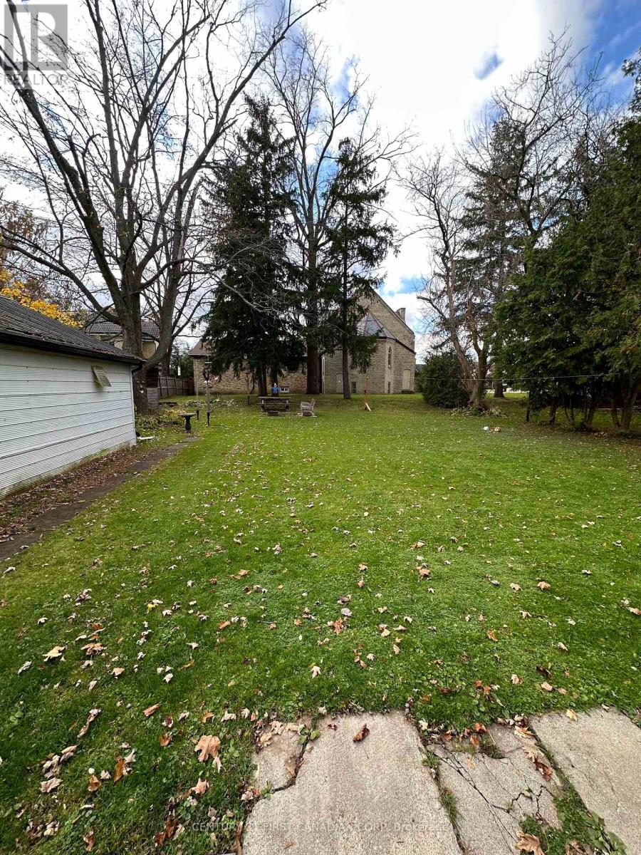 242 Victoria Street, Central Elgin, Ontario  N0L 1B0 - Photo 12 - X12370475