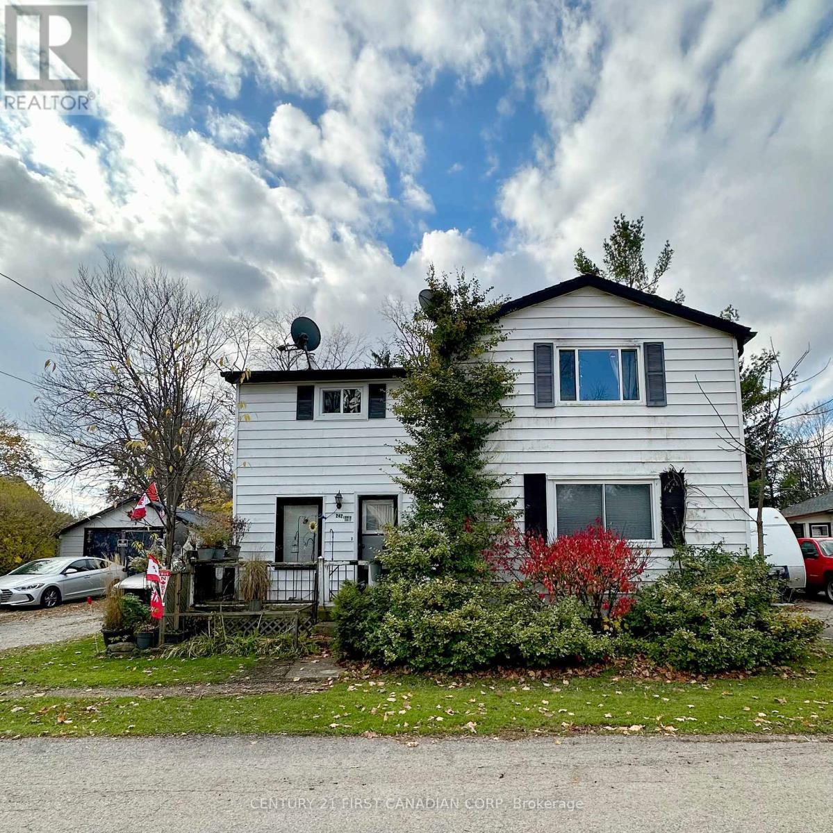 242 Victoria Street, Central Elgin, Ontario  N0L 1B0 - Photo 2 - X12370475