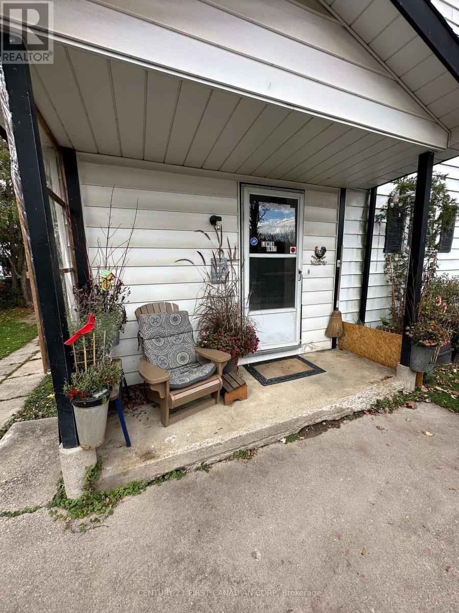242 Victoria Street, Central Elgin, Ontario  N0L 1B0 - Photo 3 - X12370475