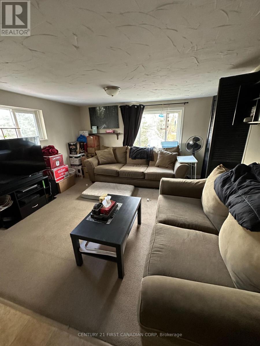 242 Victoria Street, Central Elgin, Ontario  N0L 1B0 - Photo 6 - X12370475
