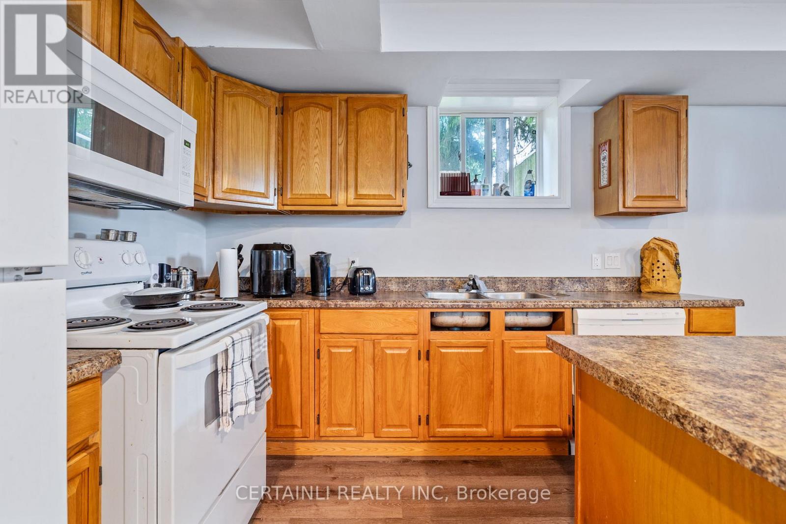 190 Ann Street, North Middlesex, Ontario  N0M 2K0 - Photo 35 - X12370536