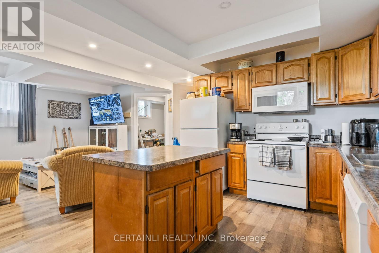190 Ann Street, North Middlesex, Ontario  N0M 2K0 - Photo 38 - X12370536