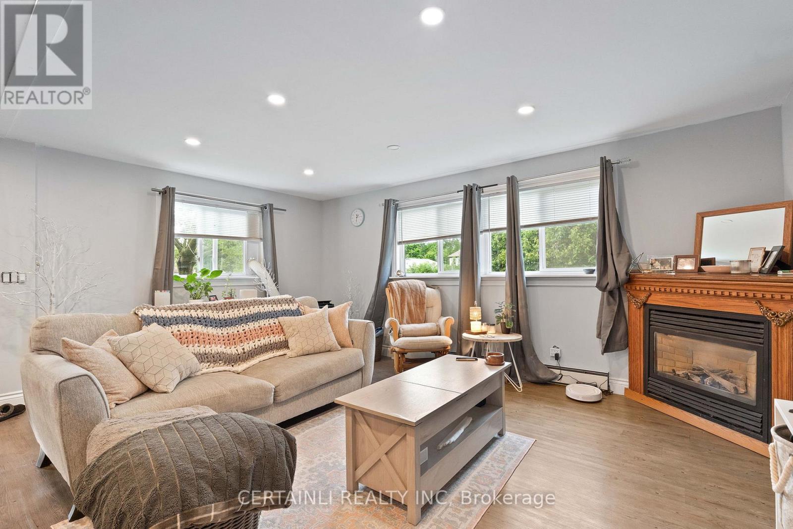 190 Ann Street, North Middlesex, Ontario  N0M 2K0 - Photo 6 - X12370536