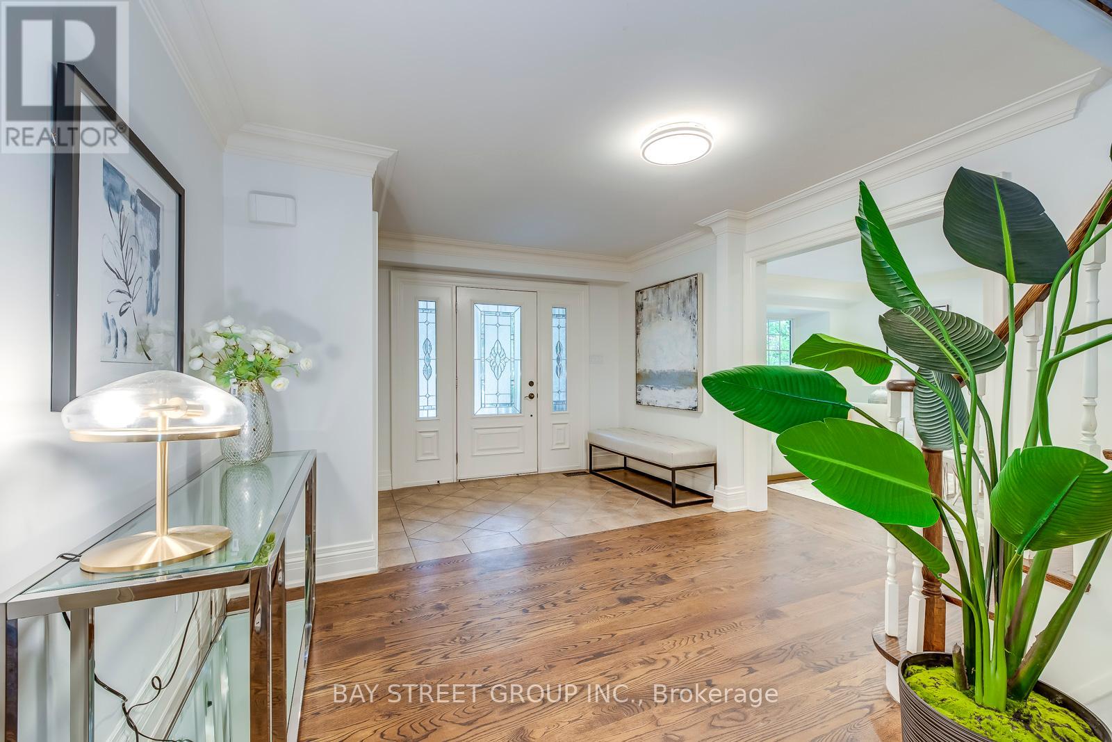246 Beechfield Road, Oakville, Ontario  L6J 5H7 - Photo 3 - W12370430