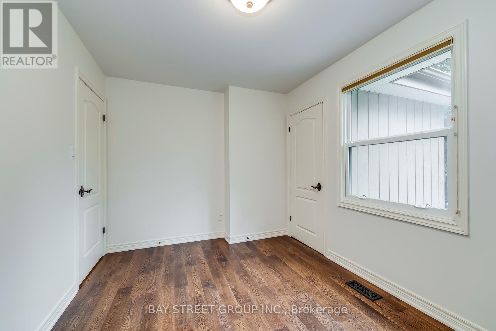 246 Beechfield Road, Oakville, Ontario  L6J 5H7 - Photo 37 - W12370430