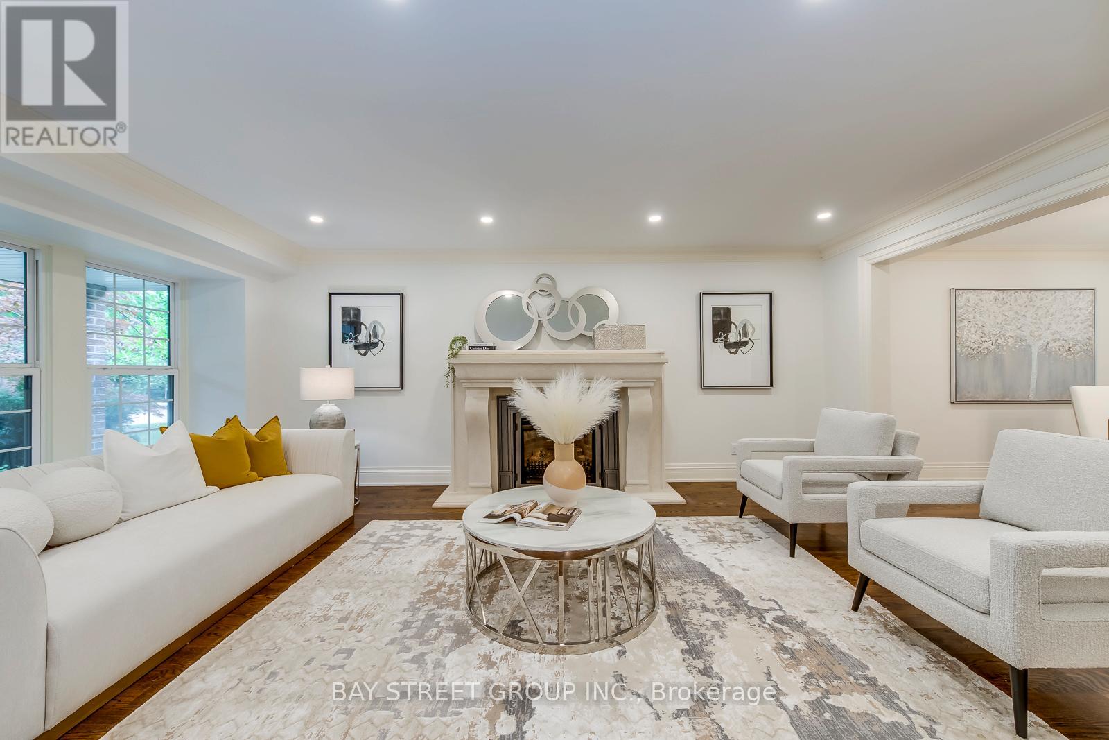 246 Beechfield Road, Oakville, Ontario  L6J 5H7 - Photo 4 - W12370430