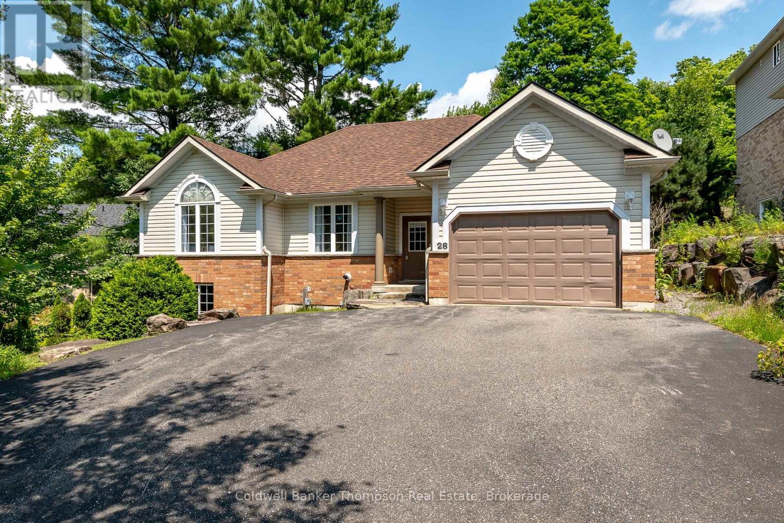 <div class="slider-price">$699,900</div><p>28 Kirbys Way, Huntsville, Ontario</p>