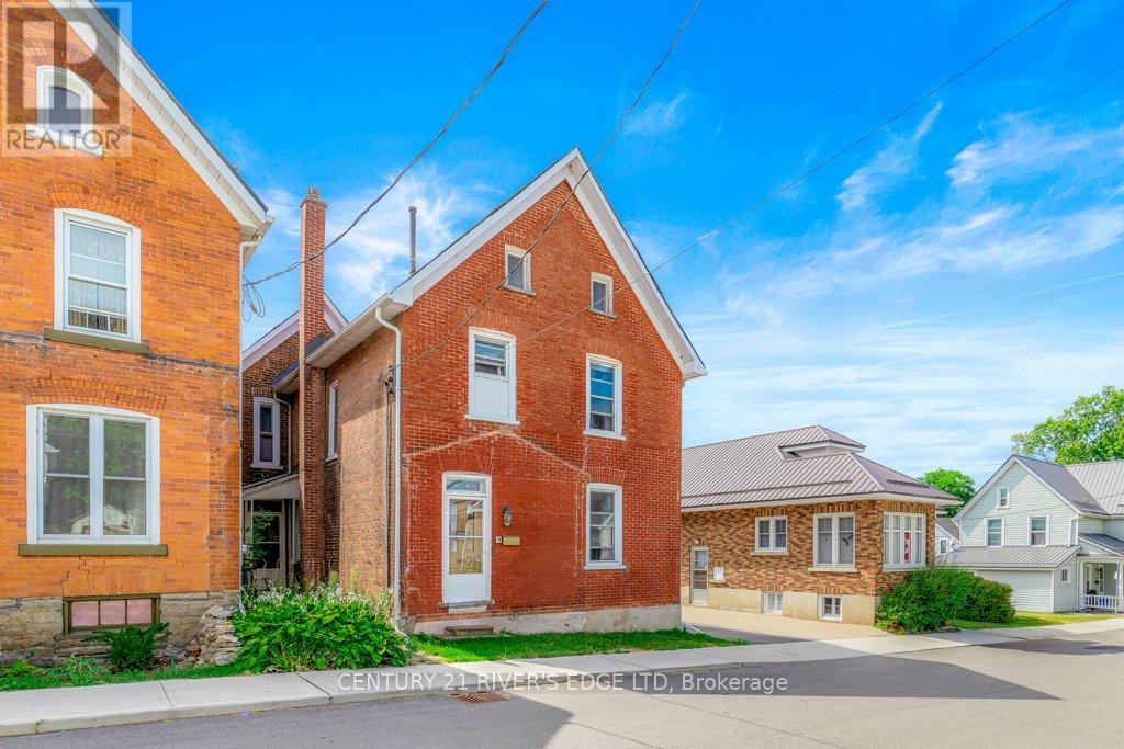 74 Garden Street, Brockville, Ontario  K6V 2C5 - Photo 2 - X12370577