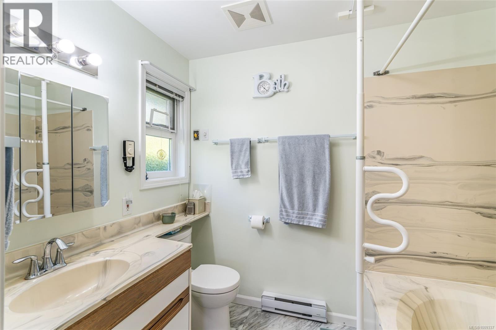 219 Sixth Ave W, Qualicum Beach, British Columbia  V9K 1S1 - Photo 6 - 1009337