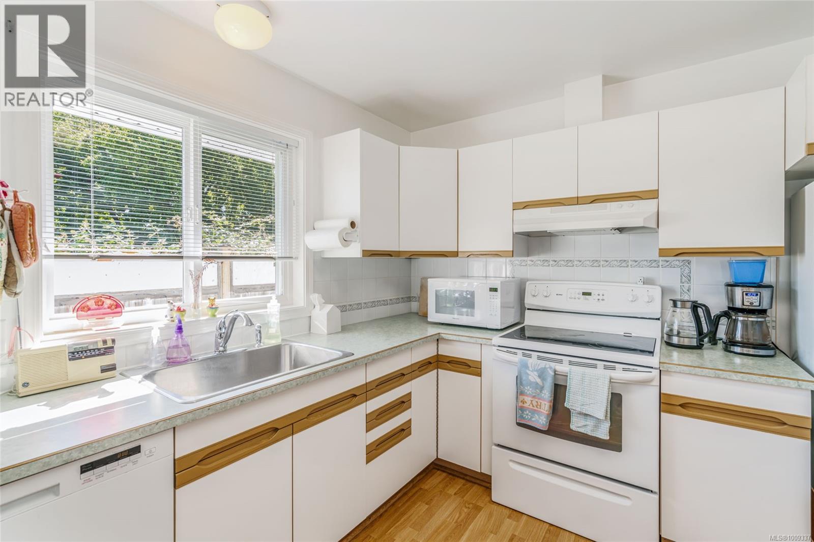 219 Sixth Ave W, Qualicum Beach, British Columbia  V9K 1S1 - Photo 14 - 1009337
