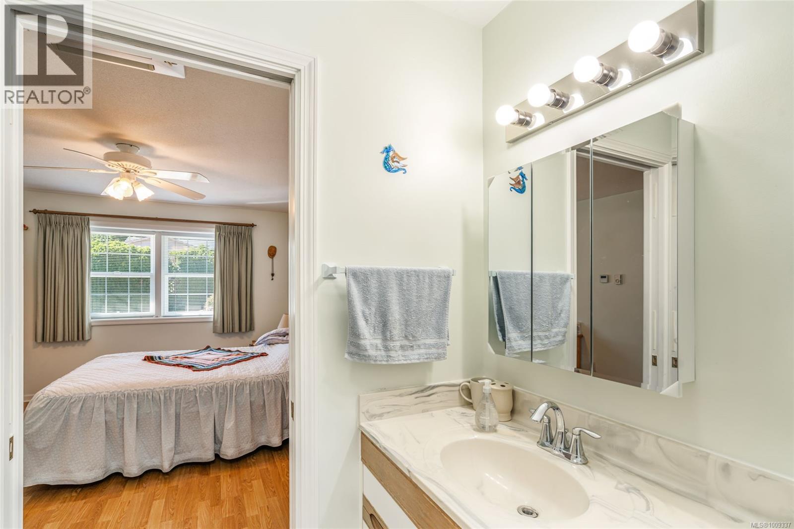 219 Sixth Ave W, Qualicum Beach, British Columbia  V9K 1S1 - Photo 5 - 1009337