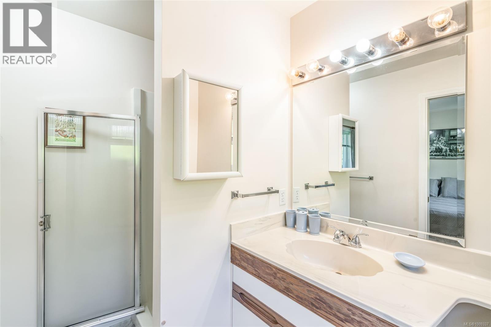 219 Sixth Ave W, Qualicum Beach, British Columbia  V9K 1S1 - Photo 11 - 1009337