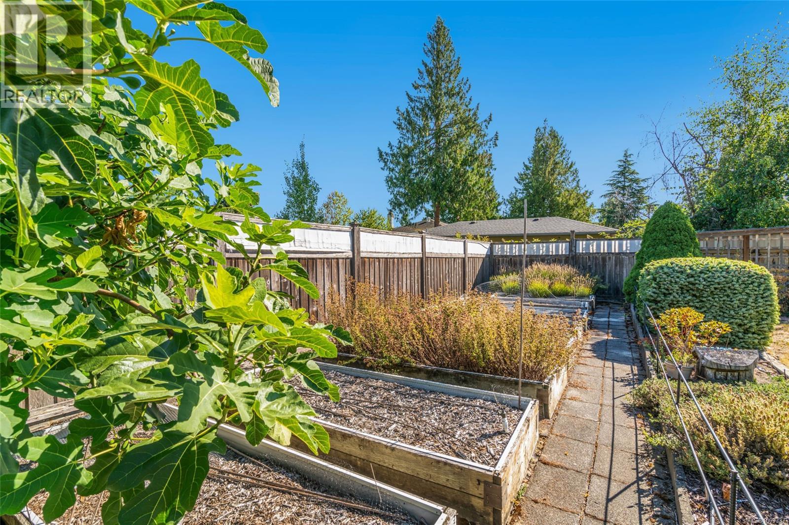 219 Sixth Ave W, Qualicum Beach, British Columbia  V9K 1S1 - Photo 27 - 1009337