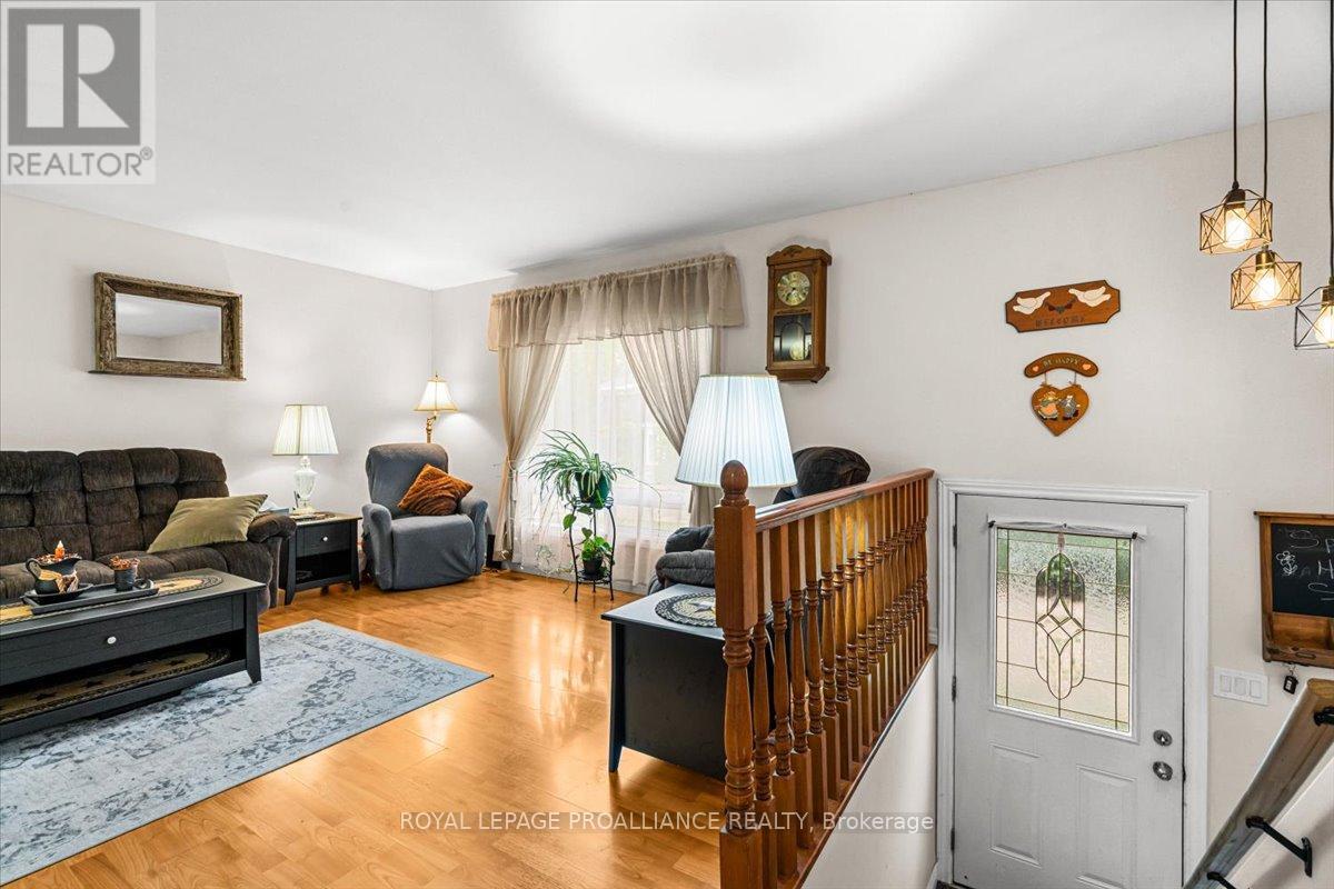 Property at 368 STANLEY AVENUE image 3