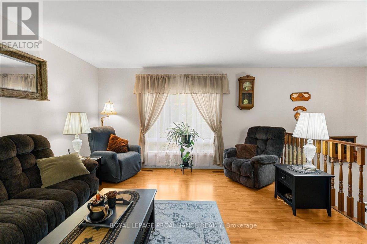 Property at 368 STANLEY AVENUE image 4