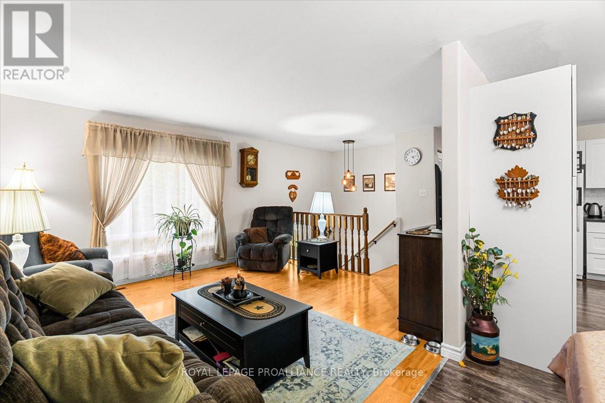 Property at 368 STANLEY AVENUE image 5