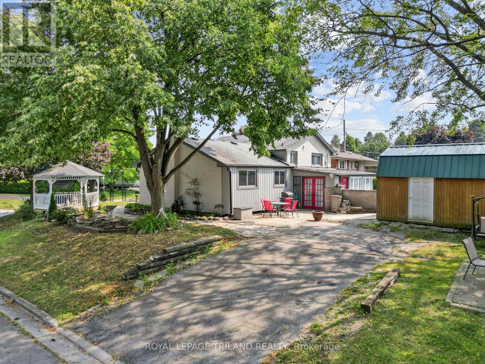65 Almond Road, London South, Ontario  N5Z 4C7 - Photo 3 - X12370630