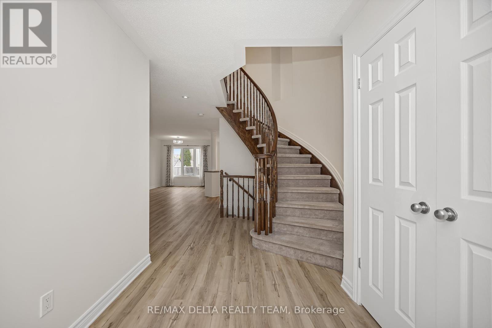 189 Tapley Place, Ottawa, Ontario  K4A 0L2 - Photo 4 - X12370618