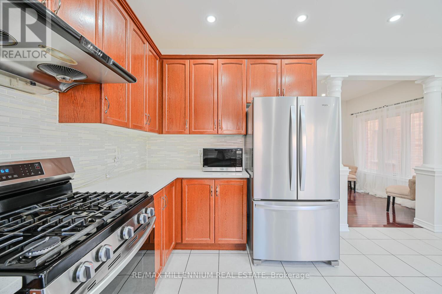 56 Attview Crescent, Brampton, Ontario  L6P 2R5 - Photo 13 - W12370473