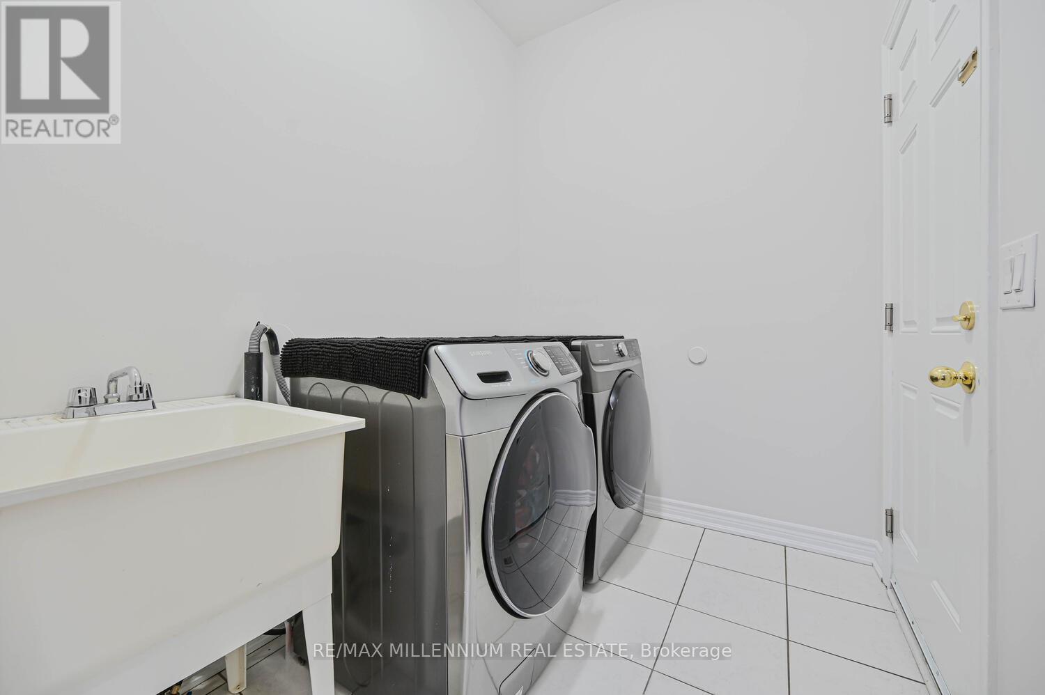 56 Attview Crescent, Brampton, Ontario  L6P 2R5 - Photo 14 - W12370473