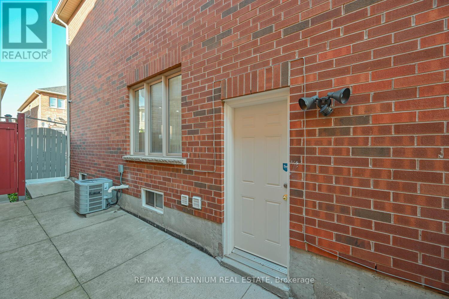 56 Attview Crescent, Brampton, Ontario  L6P 2R5 - Photo 40 - W12370473