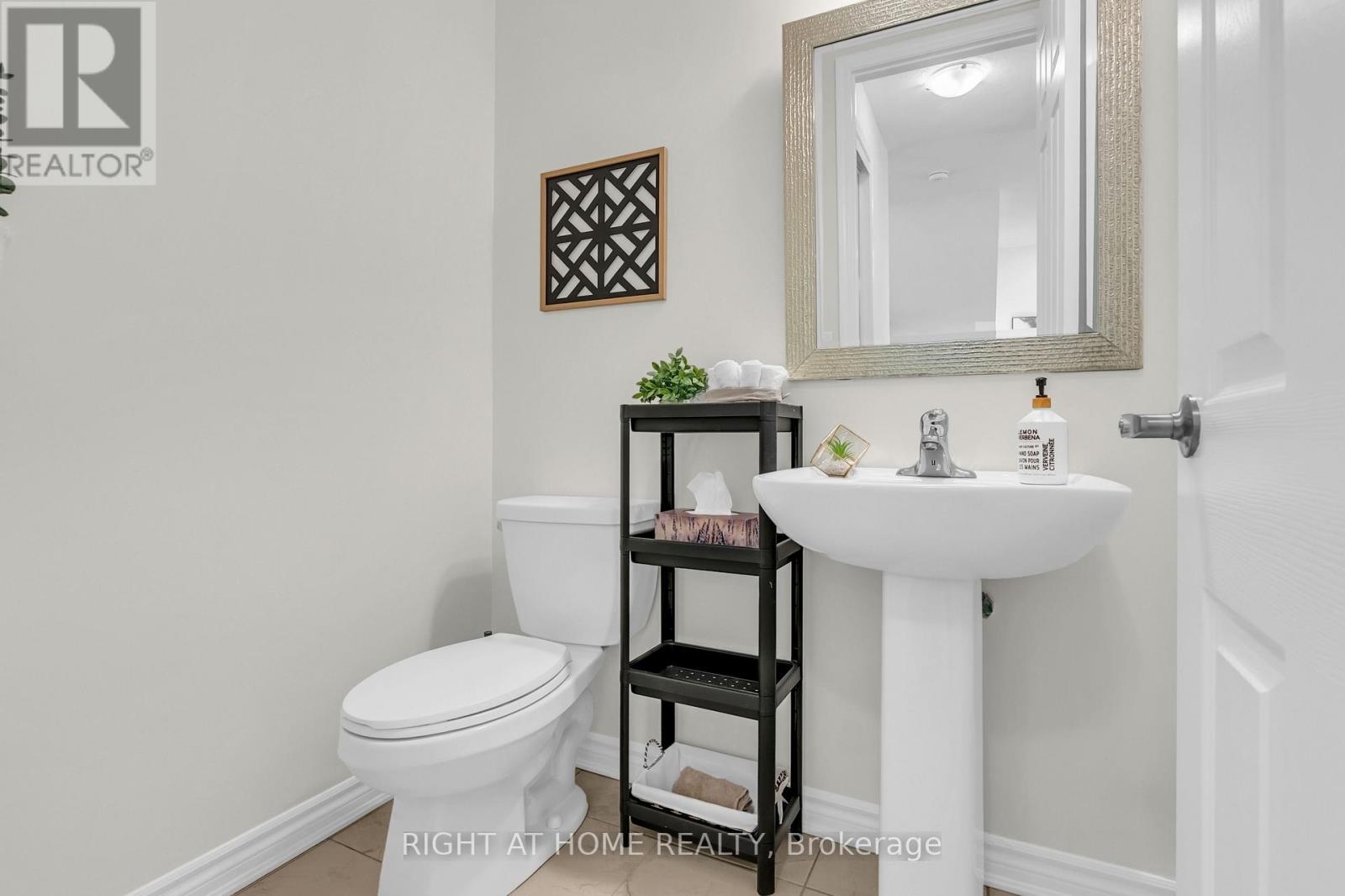 1139 Farmstead Drive, Milton, Ontario  L9E 1K8 - Photo 17 - W12370493