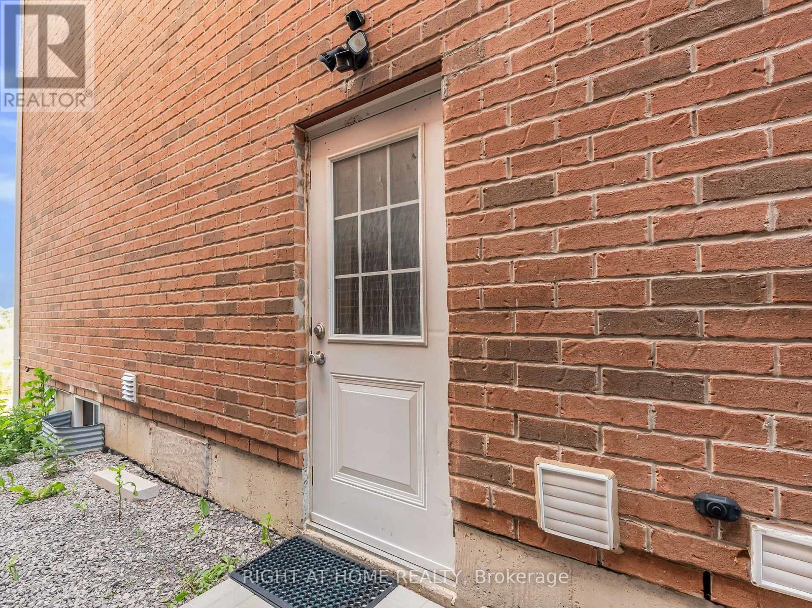 1139 Farmstead Drive, Milton, Ontario  L9E 1K8 - Photo 32 - W12370493