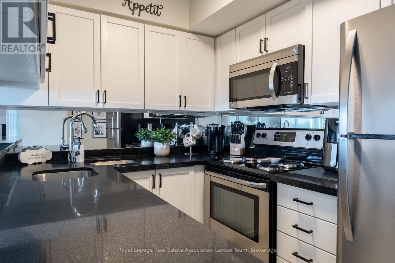 709 - 1140 Parkwest Place, Mississauga, Ontario  L5E 3K9 - Photo 8 - W12370507