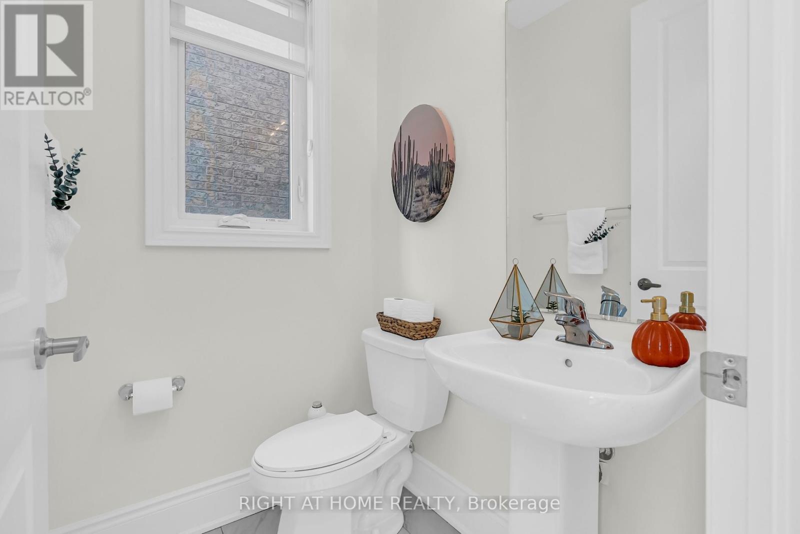62 Dotchson Avenue, Caledon, Ontario  L7C 4G7 - Photo 15 - W12370567