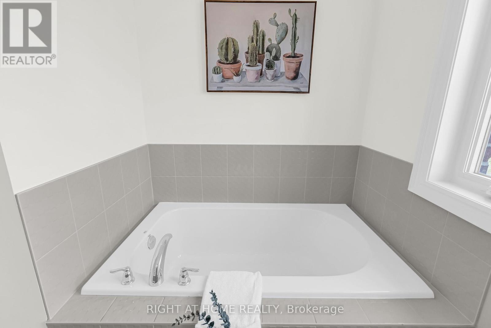 62 Dotchson Avenue, Caledon, Ontario  L7C 4G7 - Photo 25 - W12370567