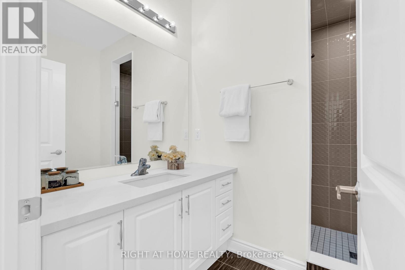62 Dotchson Avenue, Caledon, Ontario  L7C 4G7 - Photo 34 - W12370567