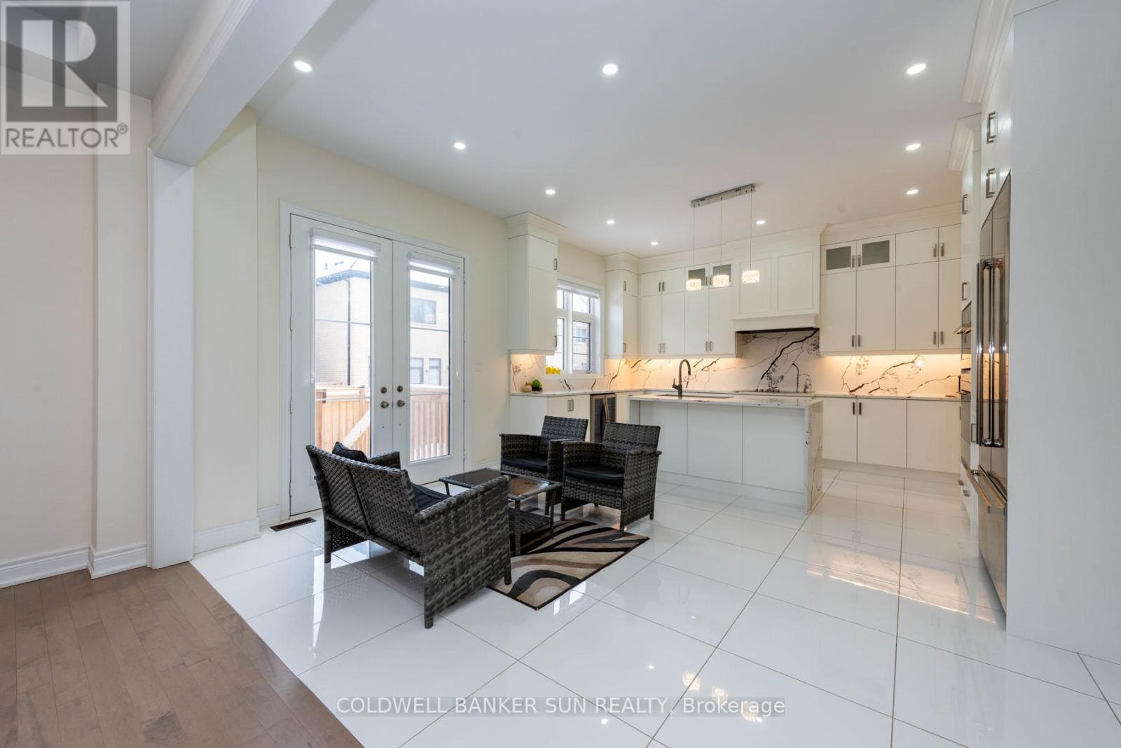 29 Midmorning Street, Brampton, Ontario  L6X 5R5 - Photo 6 - W12370573