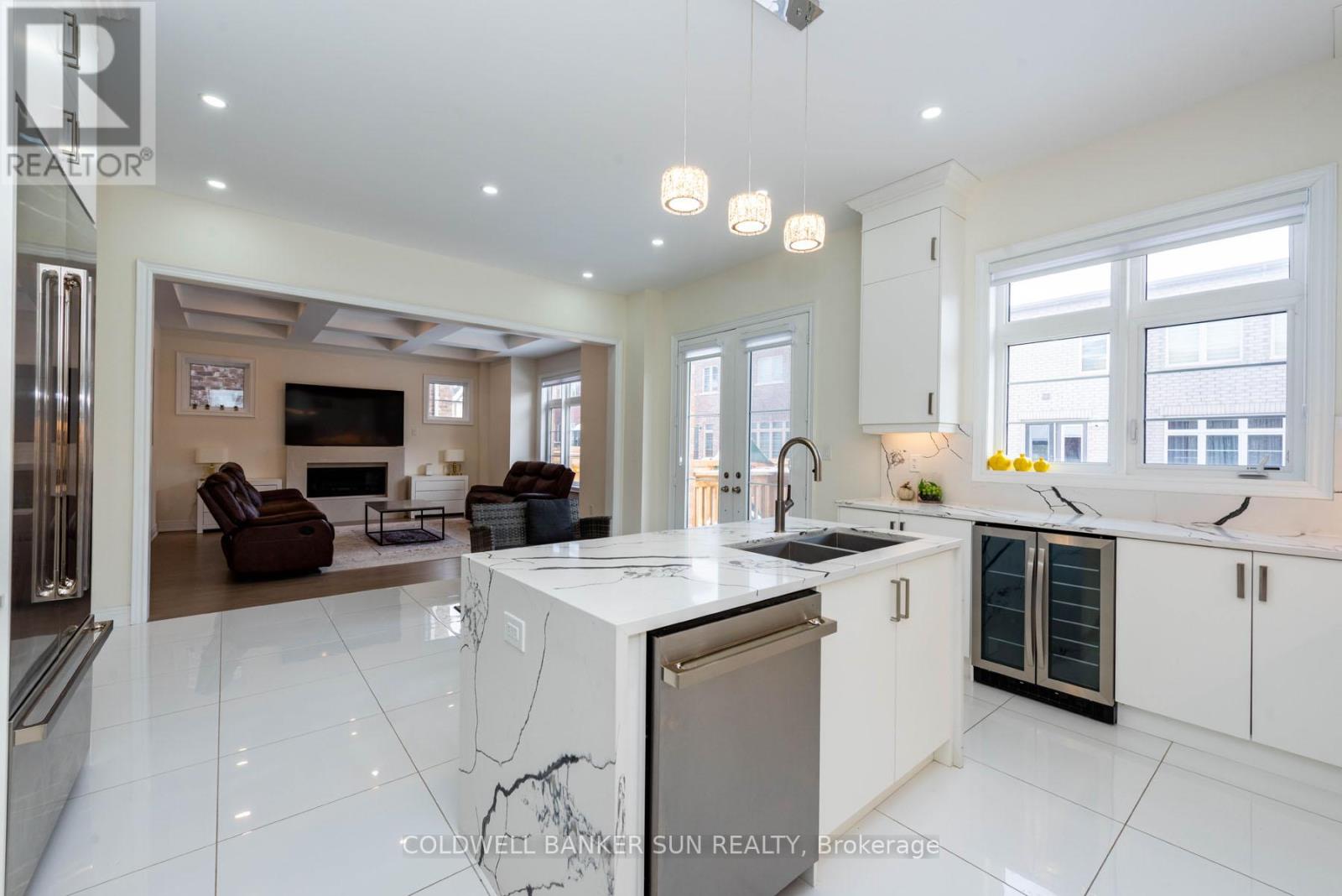 29 Midmorning Street, Brampton, Ontario  L6X 5R5 - Photo 9 - W12370573
