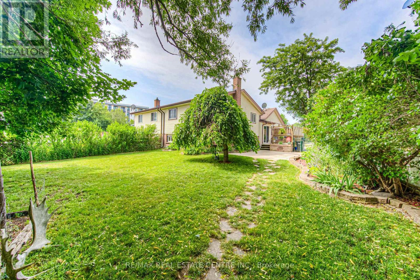 176 Coghill Place, Waterloo, Ontario  N2V 1P3 - Photo 38 - X12370579