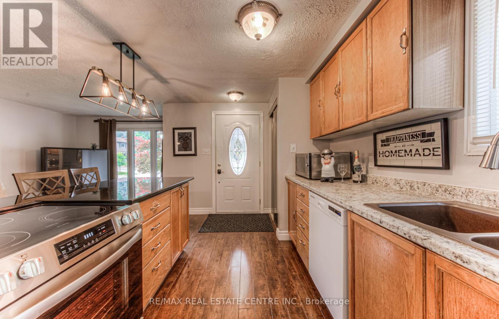 176 Coghill Place, Waterloo, Ontario  N2V 1P3 - Photo 6 - X12370579