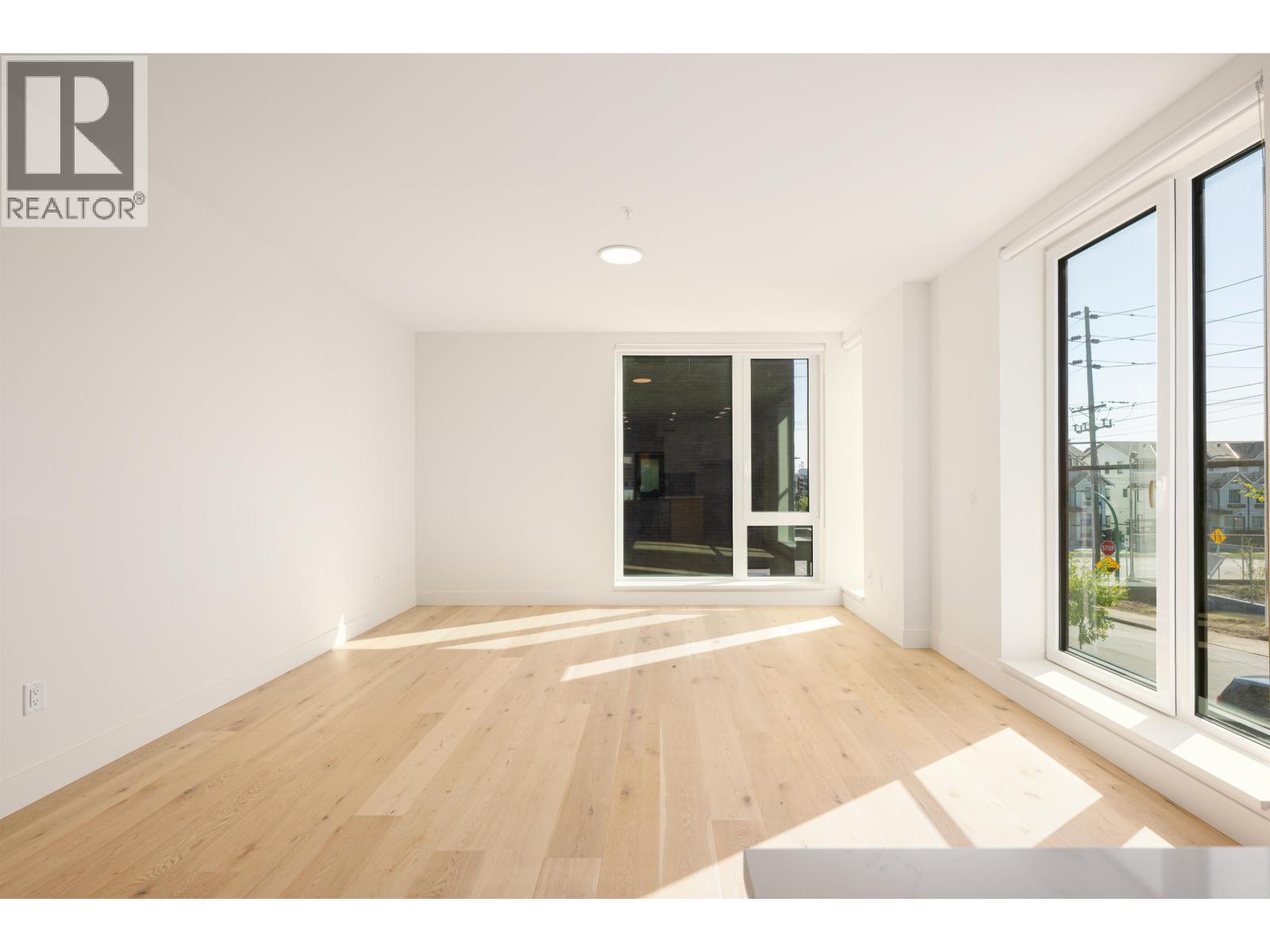 Th6 610 E 3rd Street, North Vancouver, British Columbia  V7L 1G7 - Photo 3 - R3041498
