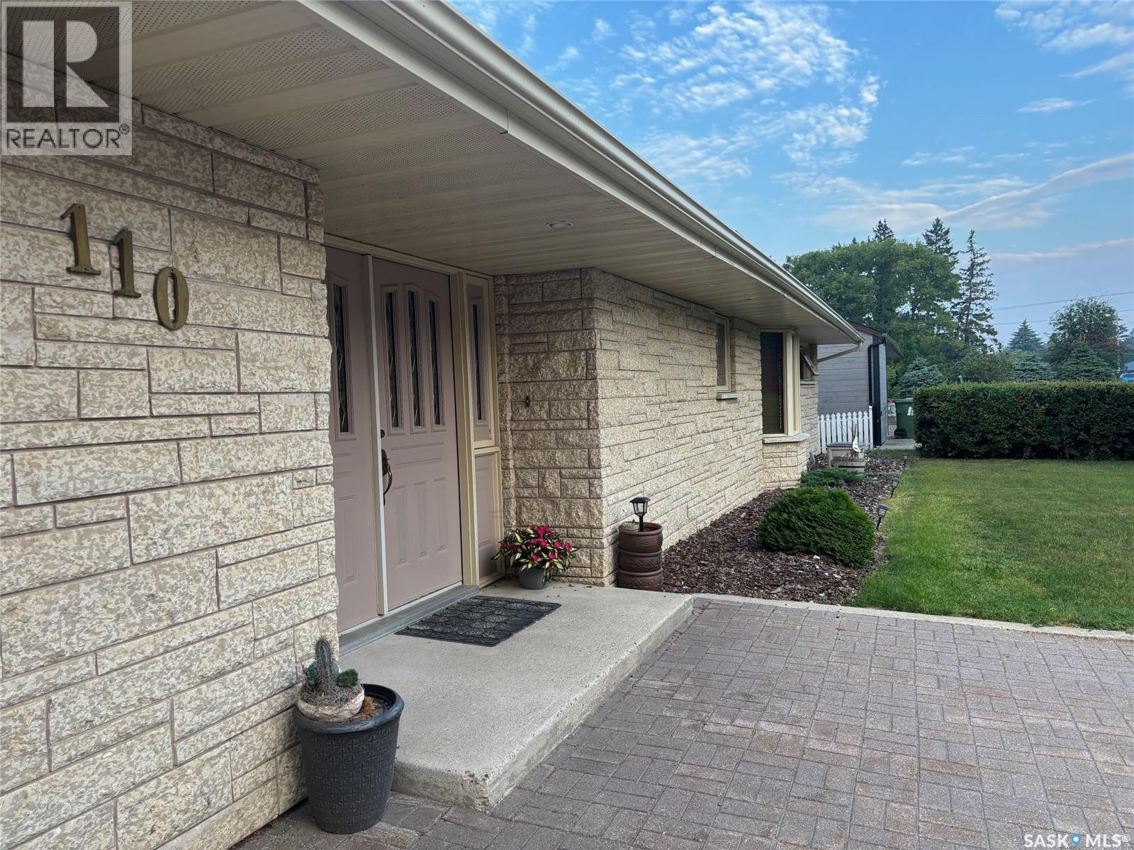 110 Logan Crescent E, Yorkton, Saskatchewan  S3N 0V9 - Photo 3 - SK016809