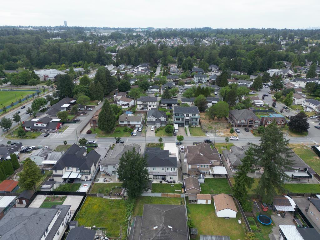8854 139 Street, Surrey, British Columbia  V3V 5X4 - Photo 4 - R3034056