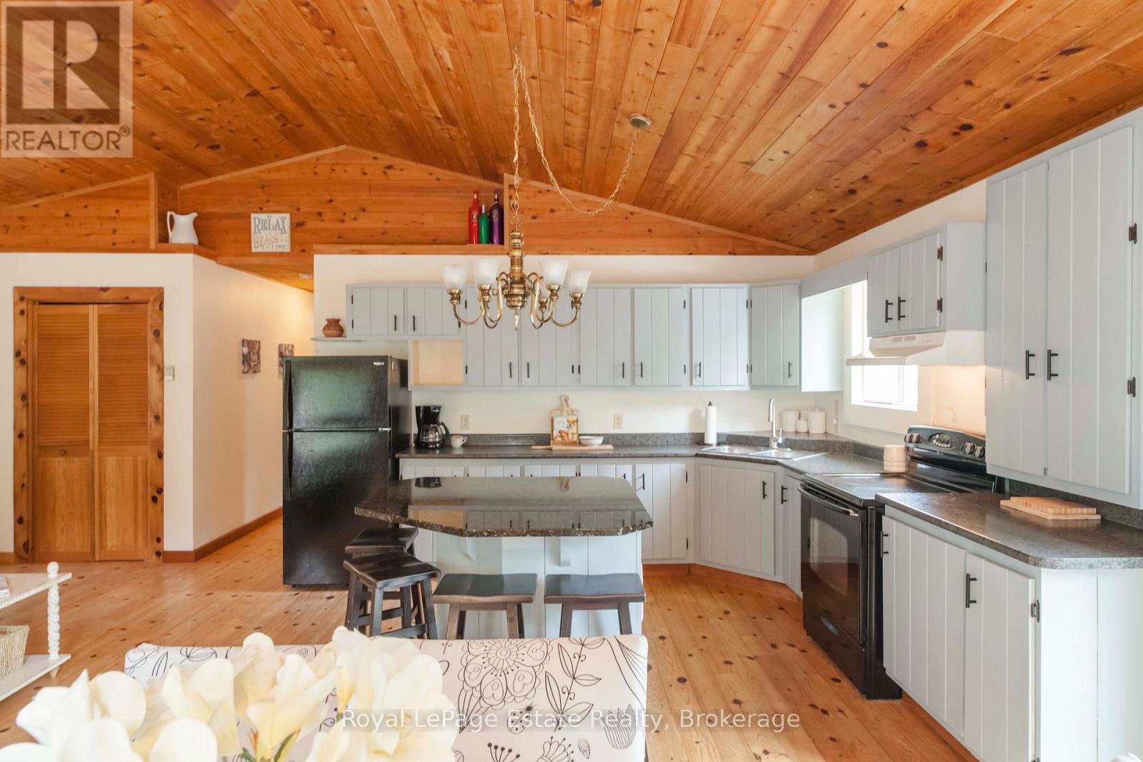 503 Bruce Avenue, South Bruce Peninsula, Ontario  N0H 2G0 - Photo 27 - X12328418