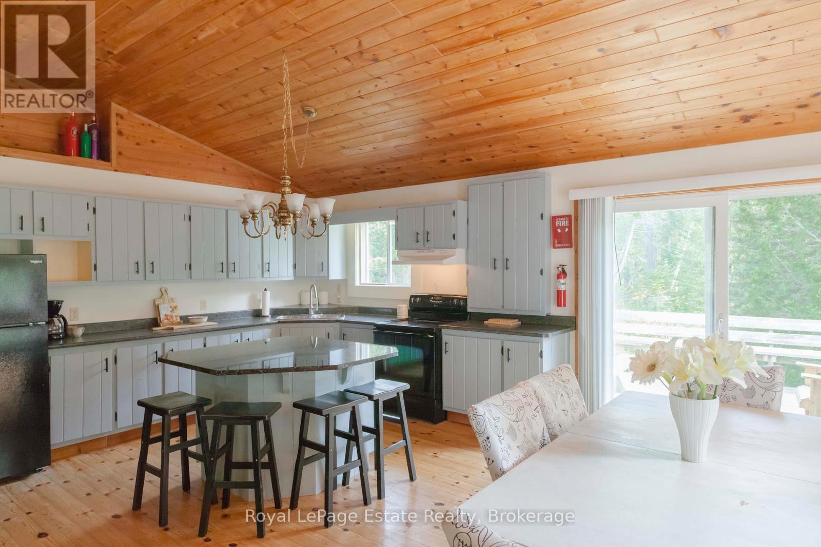503 Bruce Avenue, South Bruce Peninsula, Ontario  N0H 2G0 - Photo 23 - X12328418