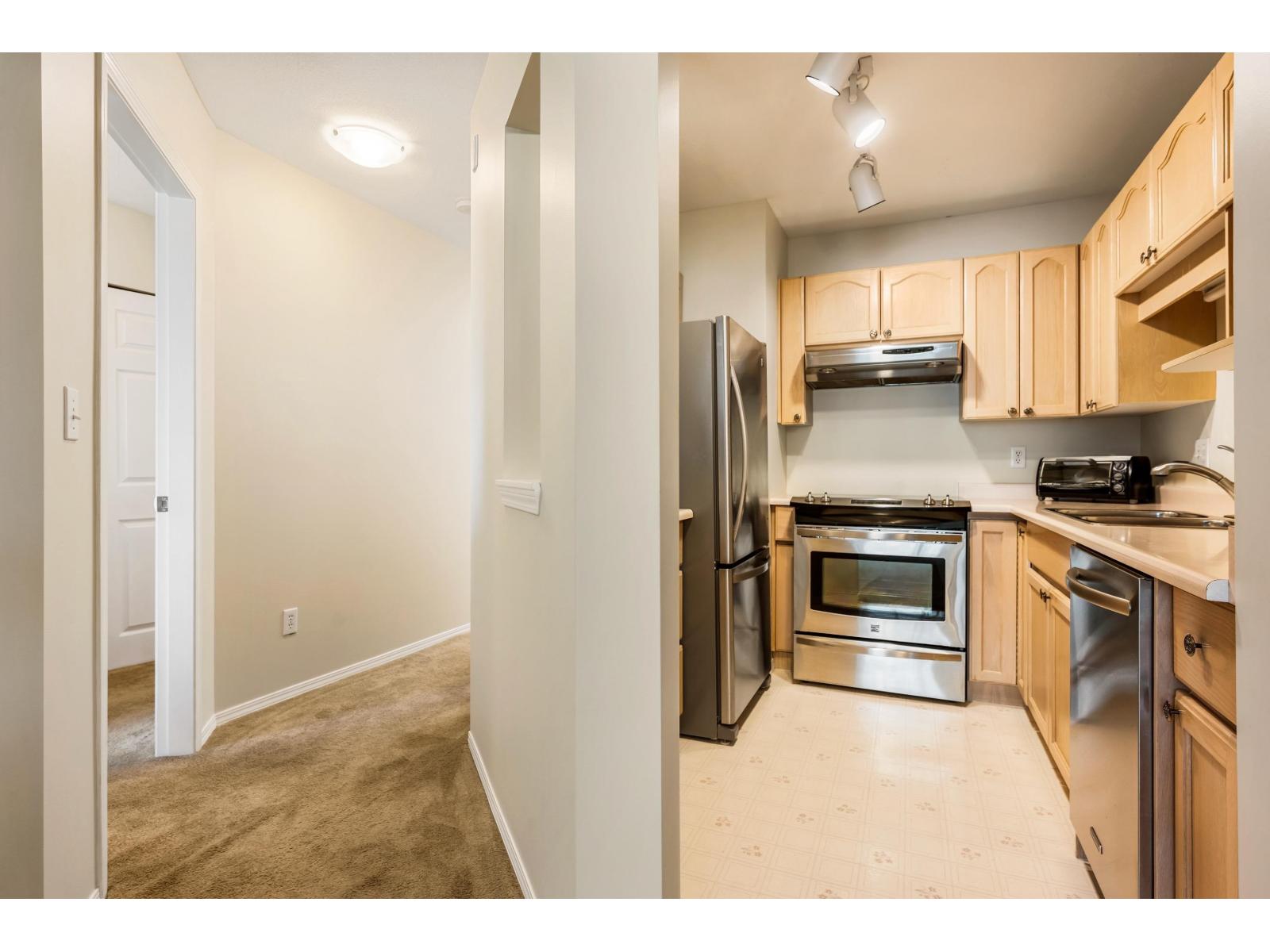 303 9400 Cook Street, Chilliwack Downtown, Chilliwack, British Columbia  V2P 4J6 - Photo 3 - R3041415