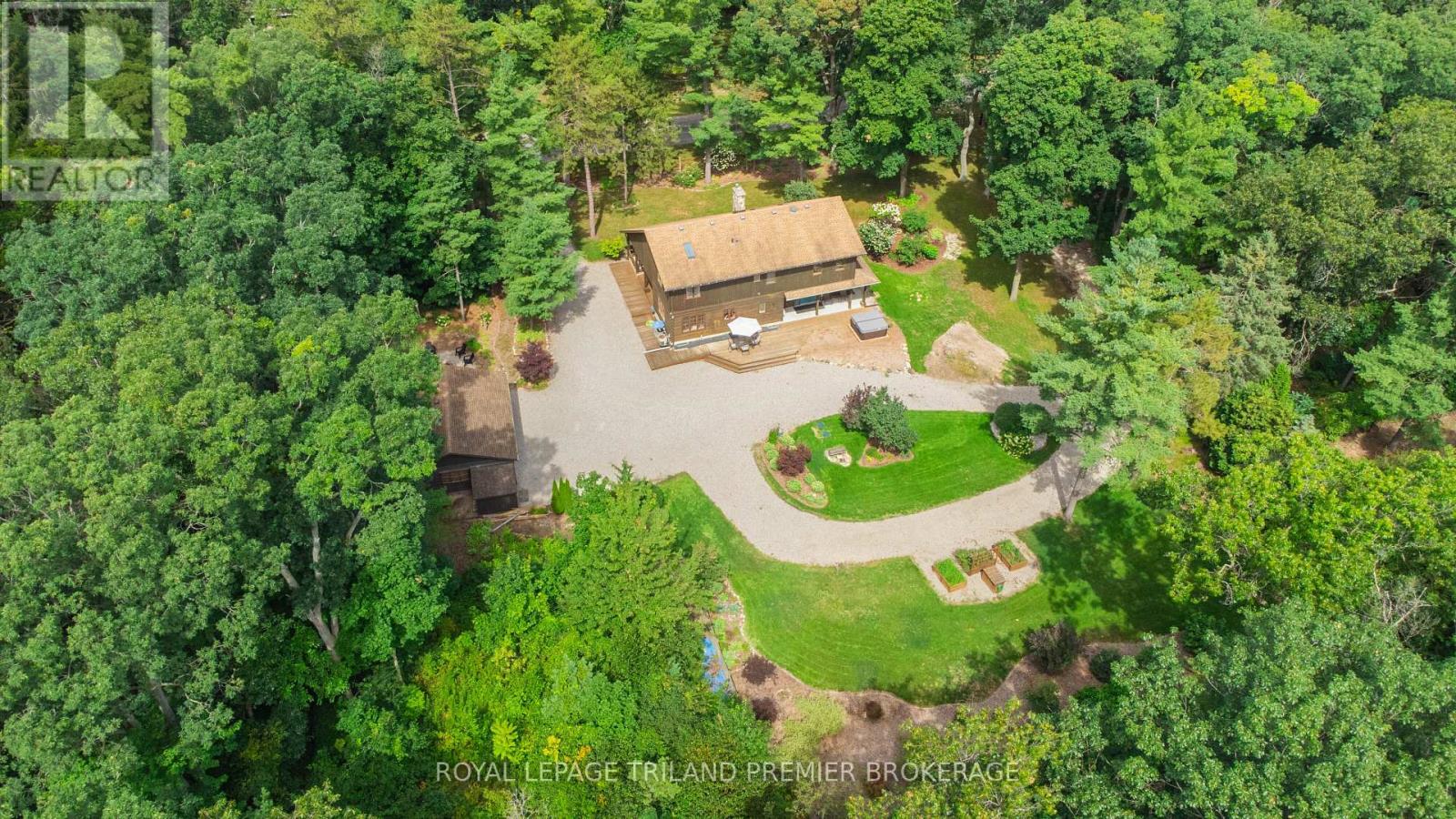9936 Ontario Street, Lambton Shores, Ontario  N0M 2L0 - Photo 1 - X12370669