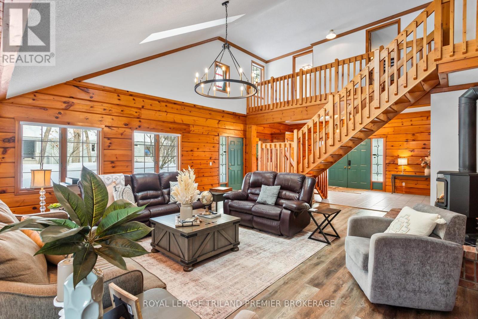 9936 Ontario Street, Lambton Shores, Ontario  N0M 2L0 - Photo 10 - X12370669
