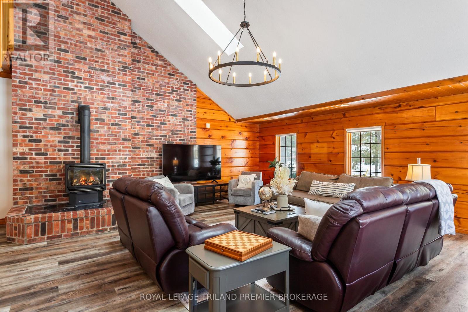 9936 Ontario Street, Lambton Shores, Ontario  N0M 2L0 - Photo 13 - X12370669