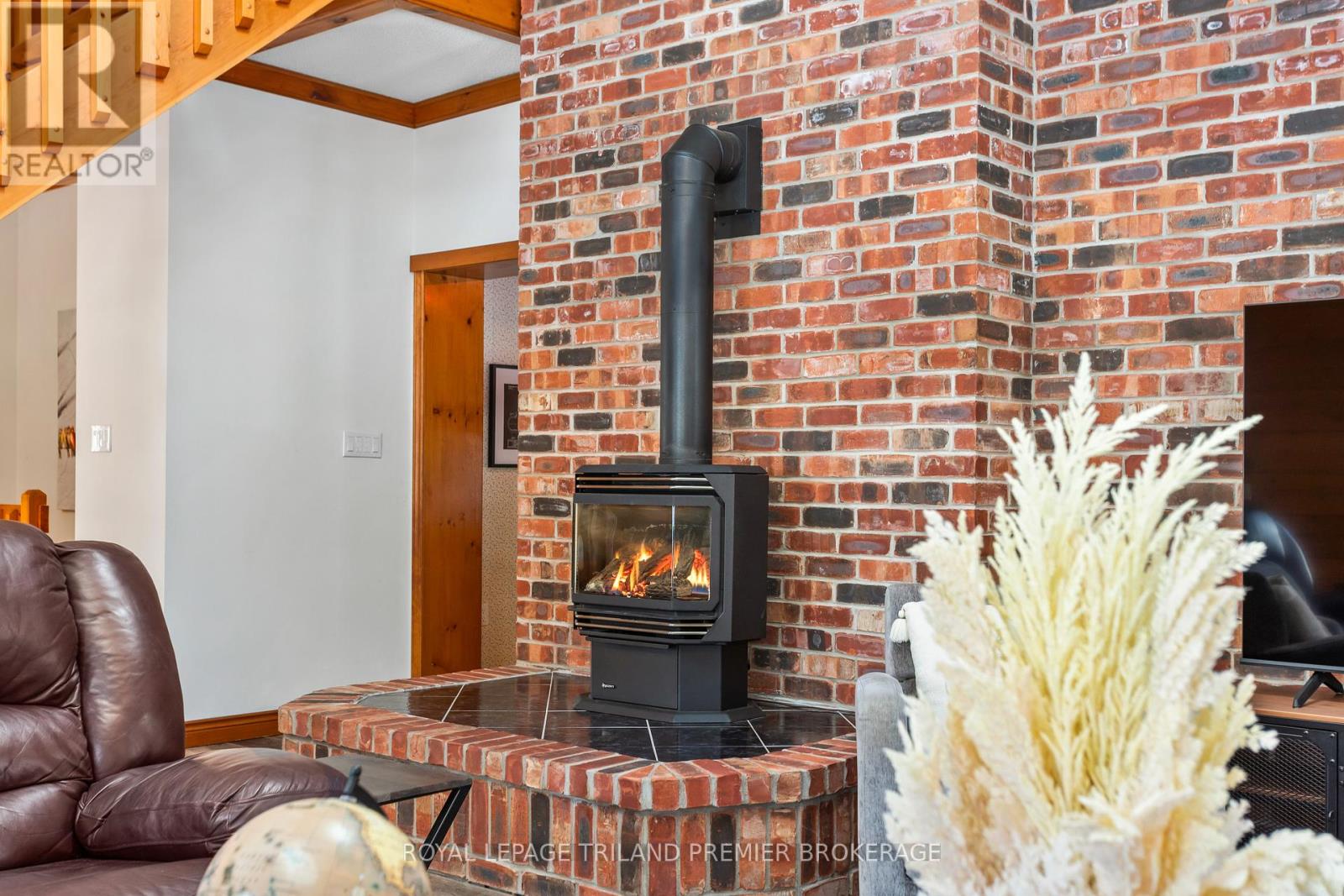 9936 Ontario Street, Lambton Shores, Ontario  N0M 2L0 - Photo 14 - X12370669