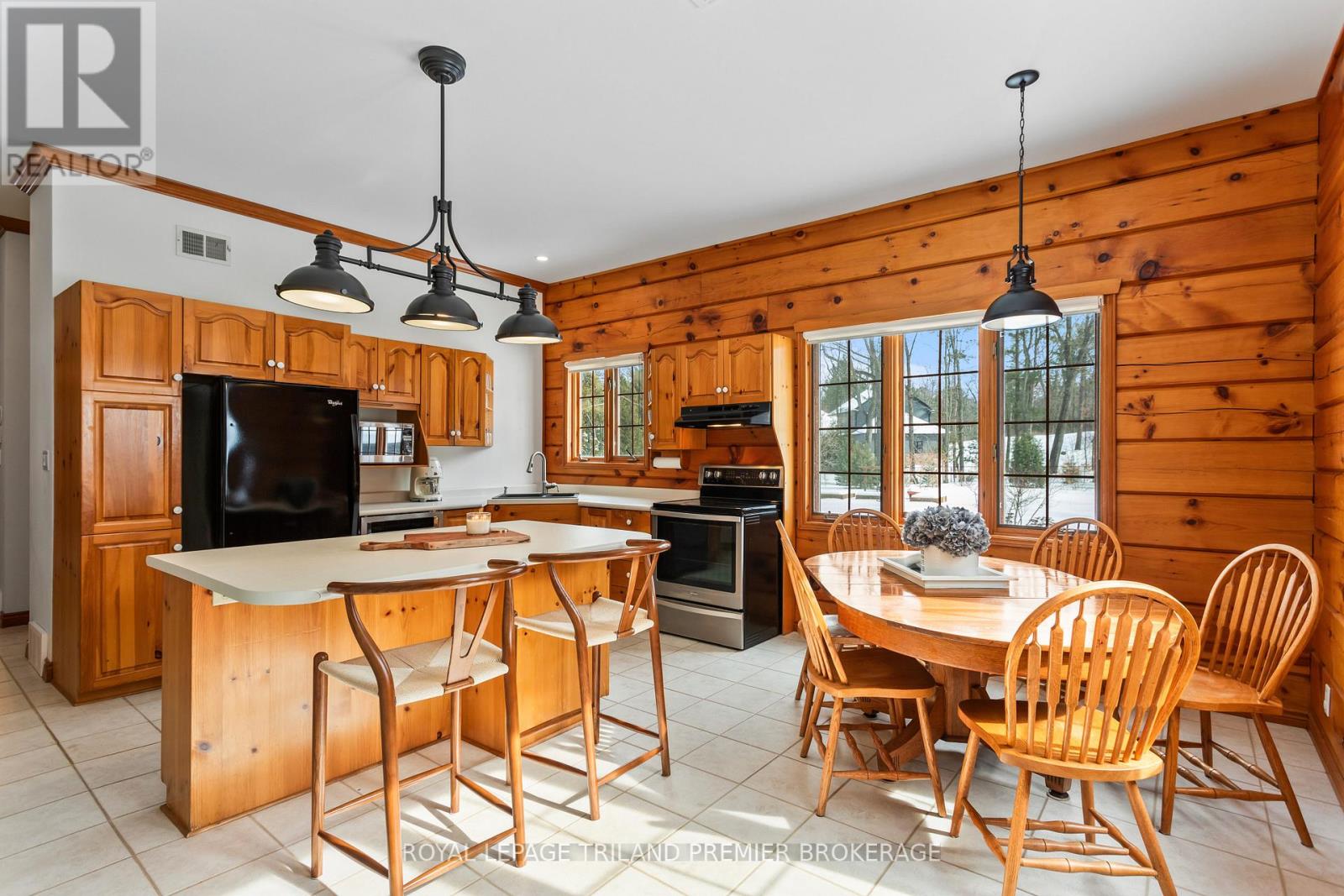 9936 Ontario Street, Lambton Shores, Ontario  N0M 2L0 - Photo 20 - X12370669