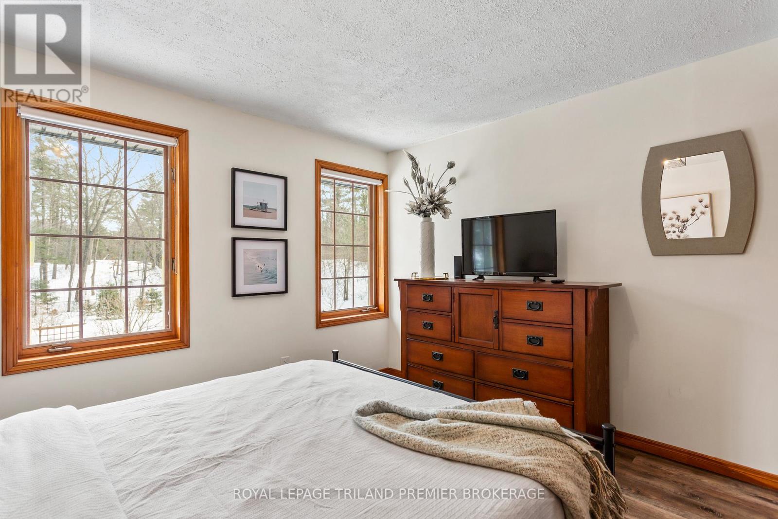 9936 Ontario Street, Lambton Shores, Ontario  N0M 2L0 - Photo 28 - X12370669